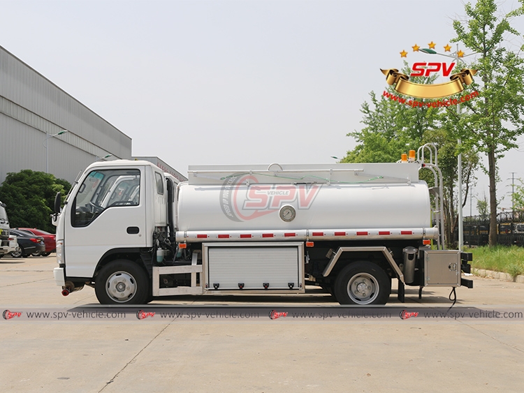 SPV-vehicle - 3 Units of 4,000 Litres Oil Dispensing Truck ISUZU - Left Side View